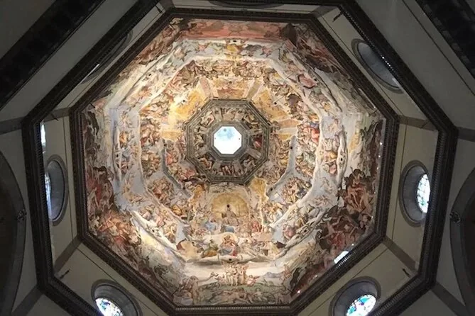 Das bemalte Gewölbe der Kuppel des Doms von Florenz, vom Boden des Mittelschiffs aus gesehen